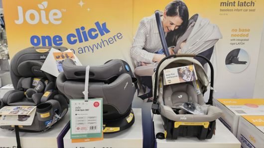 오는 10일(현지시간) 중국과의 관세 협상이 시작될 예정인 가운데 미국 워싱턴DC 인근 버지니아의 '타깃(Target)'의 유아용품 코너에 중국산 카시트와 기저귀, 젖병 등이 진열돼 있다. 워싱턴=강태화 특파원