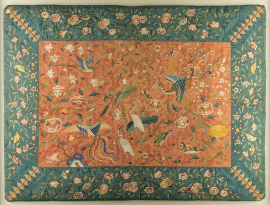 자수 연지봉황문 방석(서울시 유형문화유산). 사진 서울공예박물관