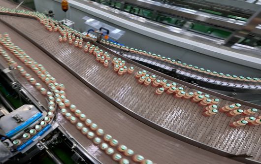 야쿠르트는 생산부터 유통까지 총 25단계를 거치는데 hy 팽택공장 견학을 통해 그 과정을 엿볼 수 있다.