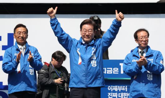 이재명 더불어민주당 대선후보가 12일 경기 화성시 동탄센트럴파크에서 열린 집중유세에서 연설하고 있다. 20250512 김성룡 기자