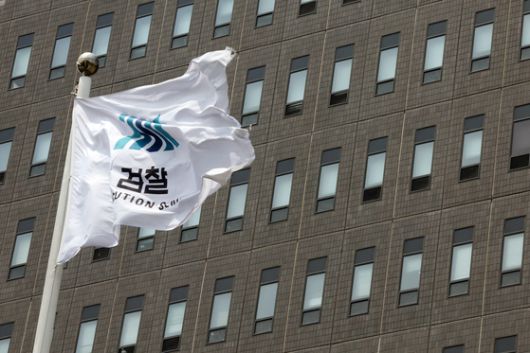 검찰이 공천개입 의혹을 받는 윤석열 전 대통령의 부인 김건희 여사에게 14일 조사 출석을 통보했다. 뉴스1