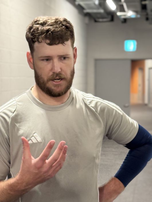 13일 대전 한화전에 앞서 사과하는 콜 어빈. 사진 두산 베어스