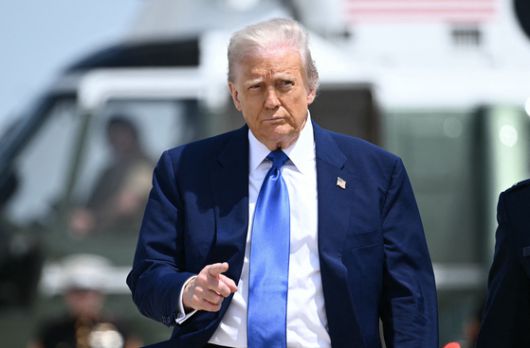 지난 11일 중국 베이징의 한 야외 쇼핑몰에 입점한 애플 매장. 애플은 중국에 부과되는 펜타닐 관세(20%)를 이유로 9월에 출시되는 아이폰17의 가격을 인상할 것을 검토하고 있다. AP=연합뉴스