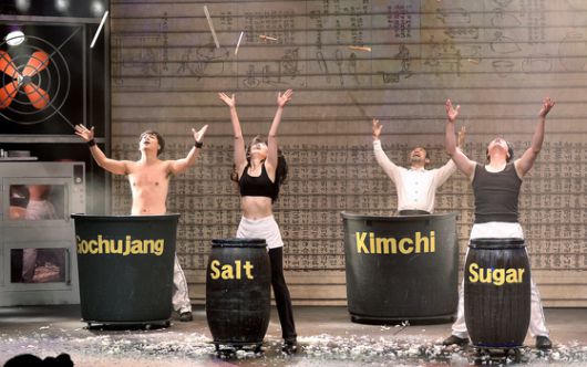 넌버벌 퍼포먼스 '난타' 모습. 송승환이 제작한 '난타'는 1997년 초연 이후 누적 관객 1550만명을 돌파한 대표적인 한류 공연이다. 뉴스1