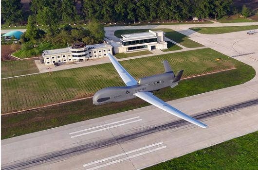 노동신문은 지난 15일 북한판 글로벌 호크인 '샛별-4형'의 비행 장면을 공개했다. 노동신문, 뉴습