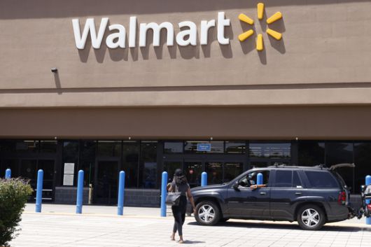 16일(현지시간) 미국 캘리포니아주 플레전턴에서 운영 중인 월마트 매장. 미국의 대형 할인 매장 월마트는 최근 도널드 트럼프 행정부의 관세 정책으로 인해 곧 가격 인상이 있을 것이라고 했다. EPA=연합뉴스