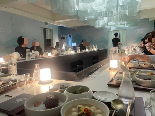 주류 팝업과 파인다이닝을 결합한 롯데칠성음료 새로의 '새로도원' 팝업. 김세린