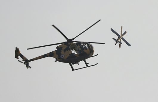 북한군 제1공군사단 예하 비행연대가 지난 15일 '헬기에 의한 적 무인기 정밀폭격 훈련'을 진행하는 모습. 노동신문, 뉴스1