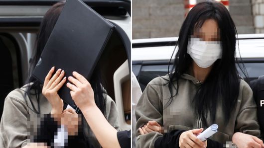부산 법원 앞에서 생방송하던 유튜버를 살해한 혐의(특가법상 보복살인)를 받는 50대 유튜버가 지난해 5월 오전 부산 연제경찰서에서 검찰 송치를 위해 이동하고 있다. 연합뉴스