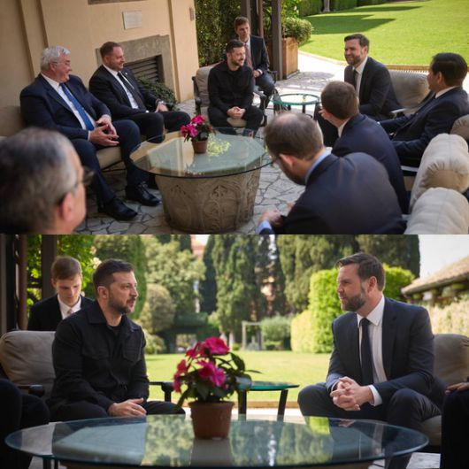 레오 14세 교황 취임 미사 참석을 위해 로마 바티칸을 찾은 볼로디미르 젤렌스키 우크라이나 대통령(사진 아래 왼쪽 두 번째)이 18일(현지시간) 미사 후 JD 밴스 미국 부통령(사진 아래 오른쪽)과 만나 대화를 나누고 있다. 사진 X(옛 트위터) 캡처