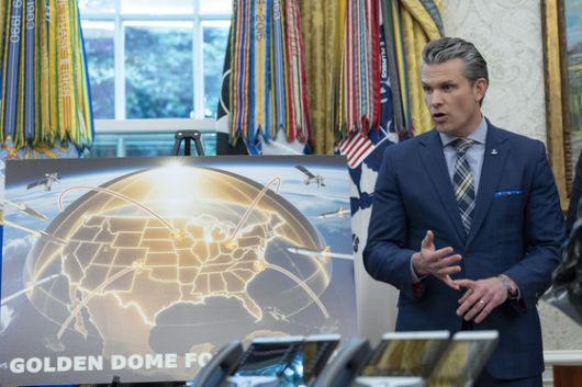 피트 헤그세스 미국 국방장관이 20일(현지시간) 미국 워싱턴 DC 백악관에서 우주 기반 미사일 방어체계 ‘골든돔’(Golden Dome) 추진 계획에 대해 설명하고 있다. EPA=연합뉴스
