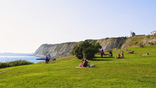 우리가 가장 좋아했던 아리구나가 해변. 푸른 잔디밭이 깔려 있어 낮잠을 자거나 조용히 휴식을 취할 수 있었다.