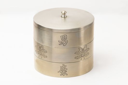 백동 선각 나비문자문 삼층합( 白銅 線刻 蝴文字文 三層盒 ) 13 x 13 x 11.3(h) cm. [사진 박여숙화랑]