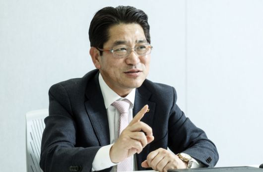 홍국일 NH투자증권 퇴직연금본부장이 서울 영등포구 여의도동 NH투자증권에서 중앙일보와 인터뷰하고 있다. 김성룡 기자