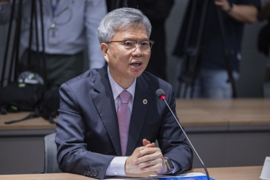 김택우 대한의사협회장이 22일 서울 용산구 대한의사협회에서 열린 김문수 국민의힘 대통령 후보와의 간담회에서 발언하고 있다. 뉴스1