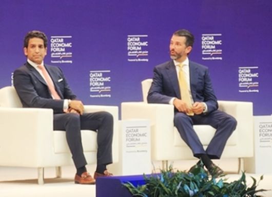 21일(현지시간) 도널드 트럼프 주니어(오른쪽)가 카타르 도하에서 열린 QEF 대담에 참석했다. 연합뉴스