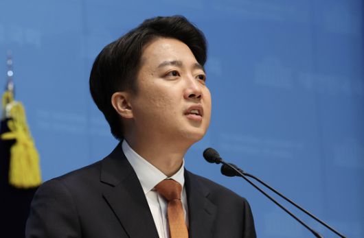 이준석 개혁신당 대선 후보가 22일 오후 국회 소통관에서 긴급 기자회견을 하고 있다. 임현동 기자/20250522