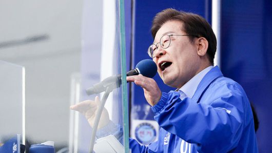 이재명 더불어민주당 대선 후보가 21일 오후 인천광역시 계양구 계양역 앞 광장에서 유세를 하고 있다. 김성룡 기자