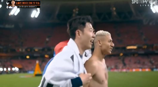 태극기를 두르고 기뻐하는 손흥민. [사진 스포티비 중계 캡처]