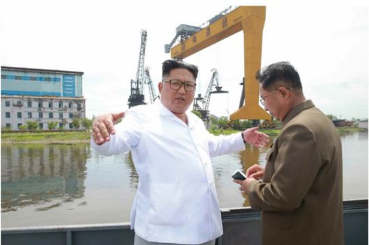 지난 4월 25일 북한 김정은 국무위원장이 참석한 가운데 5000t급 신형다목적구축함 ‘최현호’ 진수식이 남포조선소에서 진행됐다. 조선중앙통신, 연합뉴스