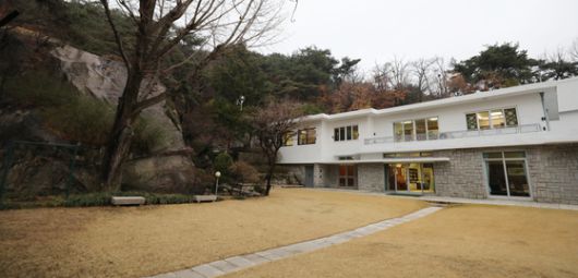 청풍계 터 근처에 있는 고(故) 정주영 현대그룹 명예회장의 청운동 자택이 2021년 최초 공개된 모습. [연합뉴스]