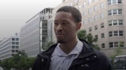 경찰의 과잉 진압으로 사망한 조지 플로이드의 5주기(5월 25일)를 앞둔 24일(현지시간) 워싱턴 백악관 북쪽 16번가에 집회를 차단하기 위한 차단봉이 설치돼 있다. 플로이드 사건 이후 이곳은 '흑인의 생명도 소중하다 광장'으로 명명됐지만, 트럼프 대통령이 취임한 이후 관련 시설을 모두 철거하고, 이름도 '자유 광장'으로 변경했다. 강태화 특파원