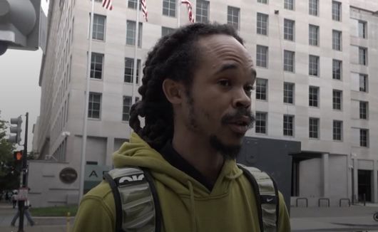 경찰의 과잉 진압으로 사망한 조지 플로이드의 5주기(5월 25일)를 앞둔 24일(현지시간) 워싱턴 백악관 북쪽 16번가에 집회를 차단하기 위한 차단봉이 설치돼 있다. 플로이드 사건 이후 이곳은 '흑인의 생명도 소중하다 광장'으로 명명됐지만, 트럼프 대통령이 취임한 이후 관련 시설을 모두 철거하고, 이름도 '자유 광장'으로 변경했다. 강태화 특파원