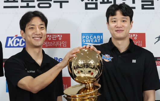 형 허웅(오른쪽)과 한솥밥을 먹게 된 허훈. 뉴스1