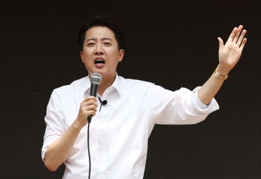 이준석 개혁신당 대통령 후보가 28일 서울 영등포구 여의도공원에서 유세하고 있다. 뉴스1