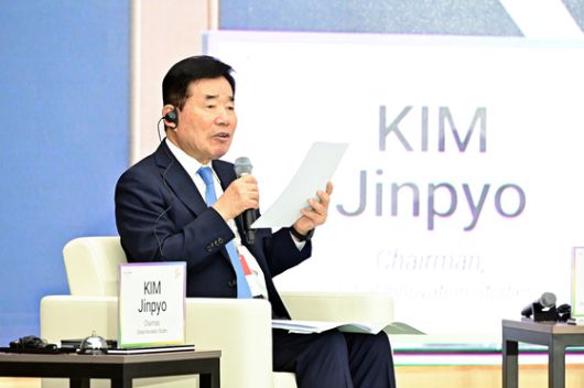 29일 제주국제컨벤션센터(ICC JEJU)에서 열린 제20회 제주포럼의 '트럼프 2기 산업통상정책의 영향과 주요 아시아 국가의 대응전략 및 전망'. 좌장을 맡은 김진표 글로벌혁신연구원 이사장(전 국회의장)이 발언하고 있다. 제주포럼