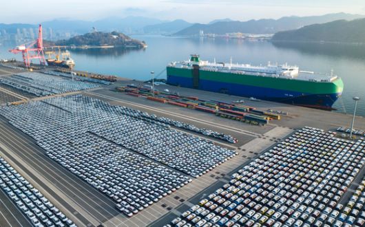 2023년 당시 경남 마산가포신항에서 한국GM의 트랙스 크로스오버 북미 수출용 모델이 선적을 기다리고 있다. 사진 한국GM