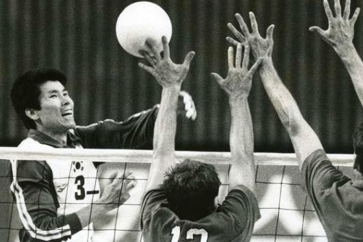 30일 지병으로 별세한 '돌고래 스파이커' 장윤창의 1987년 경기 장면. 연합뉴스