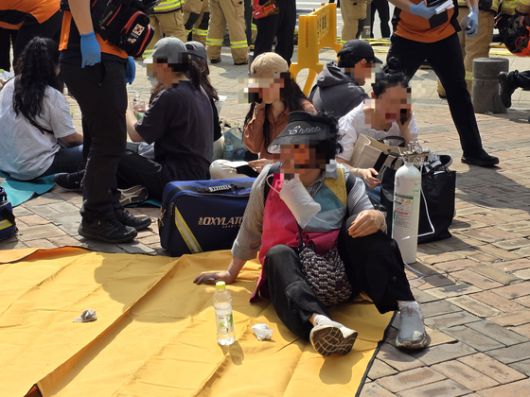 이모(75)씨는 31일 오전 지하철 5호선 방화 사건에서 대피하는 중 신발을 잃어버렸다. 이영근 기자