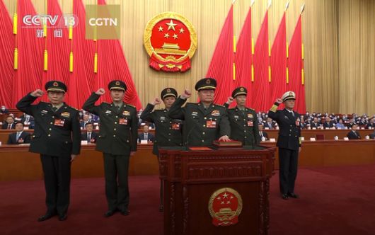 지난 2023년 3월 11일 베이징 인민대회당에서 장성민(왼쪽부터), 류전리, 허웨이둥, 장유샤, 리상푸, 먀오화 중앙군사위원회 부주석과 위원이 헌법 선서를 하고 있다. 올해 6월 현재 3명이 부패 등의 혐의로 낙마했다. CC-TV 캡처