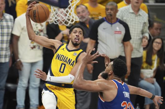 NBA 인디애나 돌풍을 이끌고 있는 2000년생 할리버튼(왼쪽).[AP=연합뉴스]