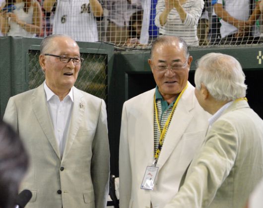 2015년 7월 도쿄돔을 찾은 나가시마 시게오 요미우리 자이언츠 종신 명예감독(왼쪽)과 장훈 전 선수.사진=지지통신