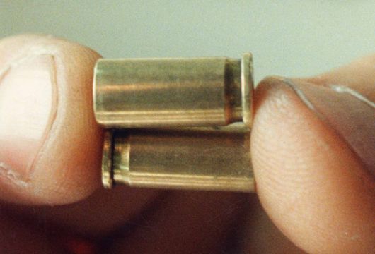 이한영씨 피살 현장서 발견된 탄피. [중앙포토, BBC]