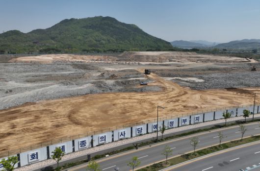 지난 4월 세종시 세종동 국회세종의사당 건립 예정 부지 모습. 이곳에는 대통령 제2집무실과 국회세종의사당 등 국가중추기관이 들어설 예정이다. 연합뉴스
