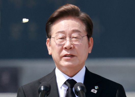 이재명 대통령이 6일 서울 동작구 국립서울현충원에서 열린 70회 현충일 추념식에서 추념사를 하고 있다. 대통령실통신사진기자단