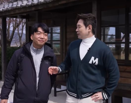 지난 5일 유튜브 채널 ‘백종원’에 올라온 영상에 ‘철가방 요리사’ 임태훈 셰프(왼쪽)와 방송인 조충현이 출연했다. 사진 유튜브 채널 ‘백종원’ 캡처