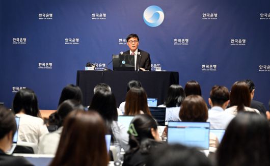이창용 한국은행 총재가 지난달 29일 서울 중구 한국은행에서 열린 금융통화위원회 금리 결정에 대한 기자간담회에서 발언하고 있다. 연합뉴스
