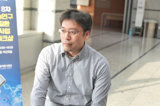 지난 5일 서울대 암연구소에서 개최된 '제8차 유전체·기능연구 기반 희귀질환 진단지원 사업 기능코어 워크숍'에서 만난 배상수 서울대 의대 교수. 배 교수는 이날 '유전자 편집 기술을 활용한 치료 전략과 전망'을 주제로 발표했다. 사진 서울대병원