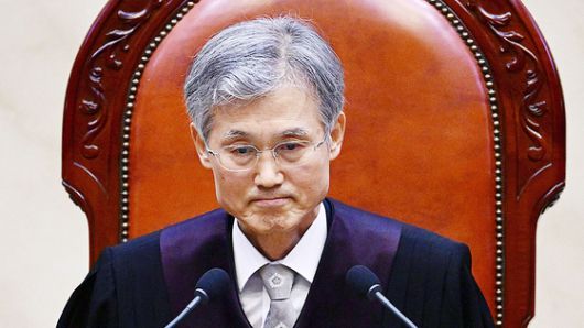 조희대 대법원장이 지난달 1일 오후 서울 서초구 대법원 대법정에서 이재명 더불어민주당 대선 후보의 공직선거법 위반 사건 상고심 선고를 준비하며 입술을 다물고 있다. 사진공동취재단