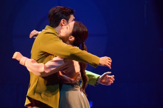 뮤지컬 '어쩌면 해피엔딩'을 제작한 윌 애런슨과 박천휴. 사진 polk and co