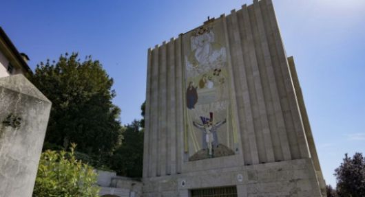 로마에 있는 캐나다 순교자 성모 교회 정면에 설치된 루프니크 신부의 모자이크 작품. AP=연합뉴스