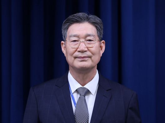 새 정부 초대 민정수석에 임명된 오광수 변호사가 지난 8일 서울 용산구 대통령실 청사에서 열린 수석급 인선 발표 브리핑에 참석하고 있다. 뉴스1