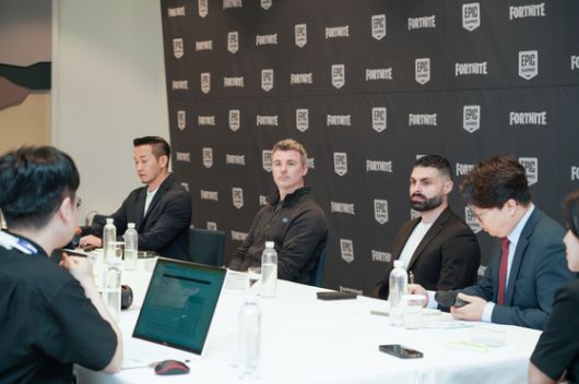 11일 서울 강남구에서 열린 기자간담회에서 에픽게임즈 코리아의 박성철 대표(왼쪽)와 에릭 윌리엄슨 에픽게임즈 디자인 시니어 디렉터(가운데), 마이클 모돈 에픽게임즈 파트너십 시니어 디렉터(오른쪽) 등이 기자들 질문에 답변하는 모습. 에픽게임즈 코리아