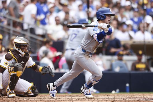 샌프란시스코의 이정후는 오는 14일부터 시작하는 LA 다저스와의 3연전에서 KBO리그 키움 시절 한솥밥을 먹은 절친 김혜성과 재회한다. AP=연합뉴스