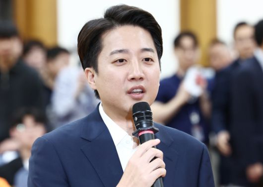 지난 3일 이준석 잔 개혁신당 대통령 후보가 국회 의원회관에 마련된 제21대 대통령선거 개표상황실에서 입장을 밝히고 있던 모습. 뉴스1