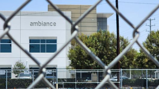 11일(현지시간) 미국 로스앤젤레스(LA) 패션 디스트릭트에 앰비언스 어패럴 본사. 이민세관단속국은 지난 6일 이곳에서 14명의 히스패닉 노동자를 체포했다. 로스앤젤레스=강태화 특파원